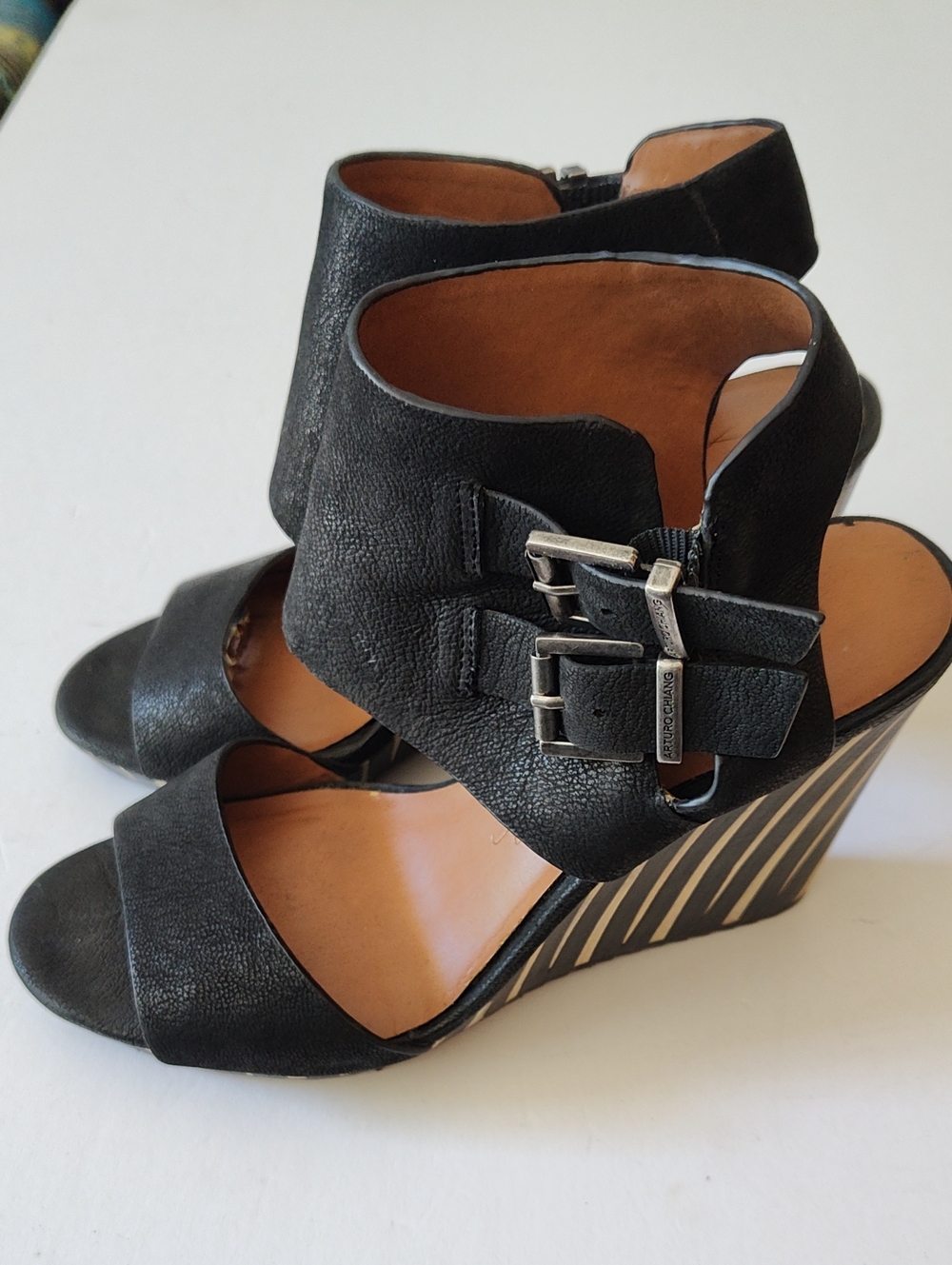 Arturo Chiang Black Textured Leather Wedge Sandals with Double Buckle Size 7M